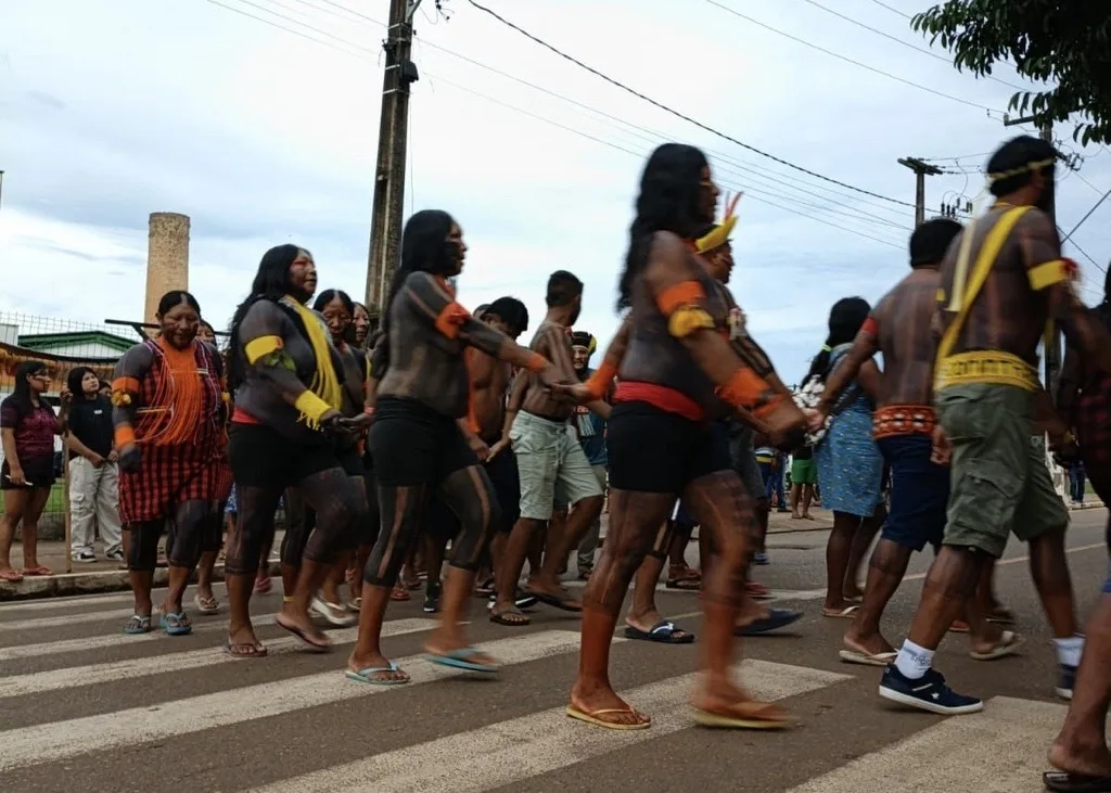 Mulheres indígenas enfrentam mineradora no Xingu