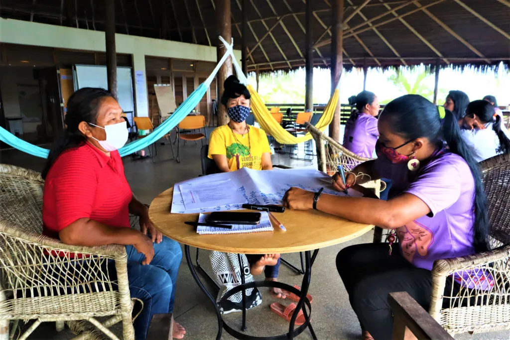 Encontro de mulheres em São Gabriel da Cachoeira, na sede do Instituto Socioambiental (ISA)