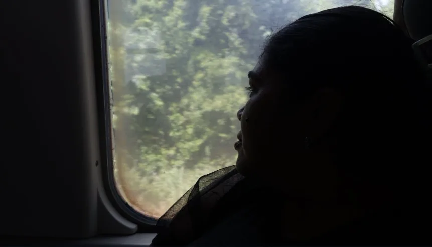 Corta feito navalha: uma viagem por histórias de passageiras no trem da Vale
